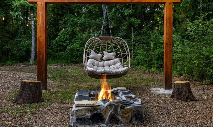 Broken Bow Cabin | Mystic Moon · 🌙 Dreamy Honeymoon Cabin: Egg Chair & Daybed Swing 🌙