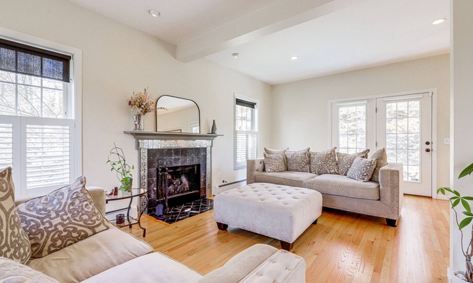 Old Mystic House | Mystic Retreat w/Patio & Grill: Walk to River!