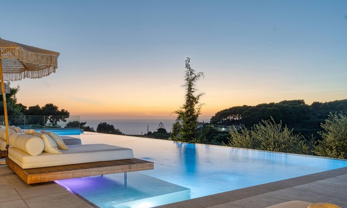 Kerion Hotel | Myzith Luxury Suites