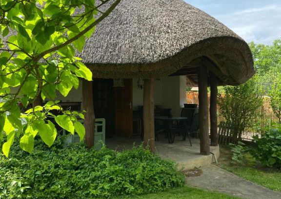 Balatonkeresztur House | Nádfedeles Házikó