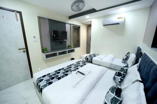 Versova House | N M Hotel Nr kokilaben Hospital