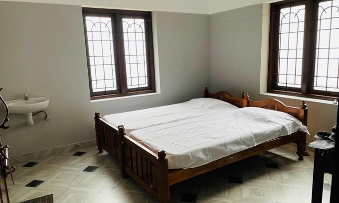 Nedumangad House | NAAZ ROOMS