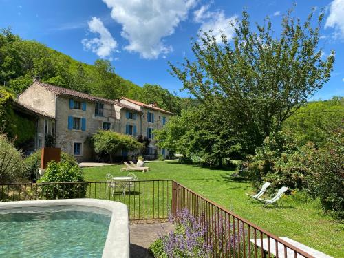 Courniou Bed & Breakfast | Nabat le Haut, chambre et table d'hotes