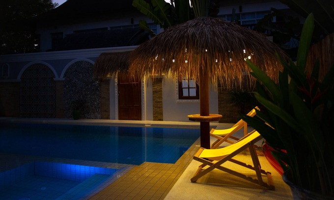 Na Chom Thian Villa | Nagawari Art Maldives BBQ Pattaya Villa