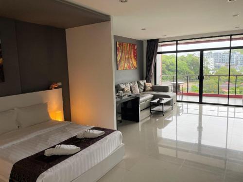 Nai Harn Apartment | Nai Harn spacious studio great amenities