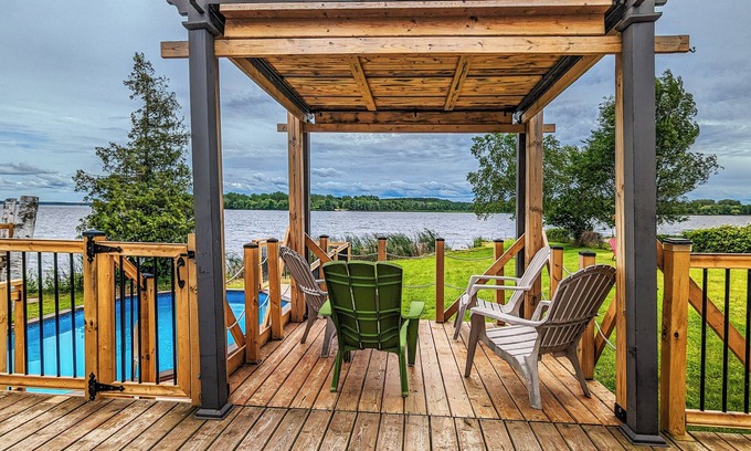 Scugog Cottage | nALL-SEASON WATERFRONT COTTAGE AT LAKE SCUGOG, KAWARTHA LAKES, 1:15hr FROM GTA