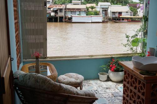 Đong Hoa Hiep House | Nam Thi Holiday Home
