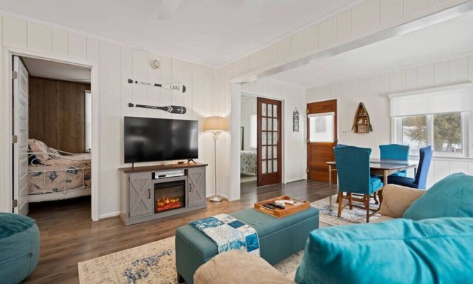 Lexington House | Namaste on Huron! Walk to beach, couples getaway!