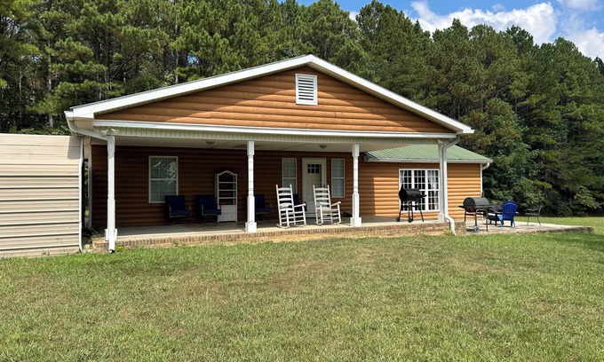 Tunnel Hill Cabin | Nana's Cabin- Secluded, Beautiful, on a Stocked Pond!