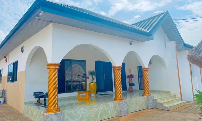 Adentan Bed & Breakfast | Nanas Holiday Let Guest House