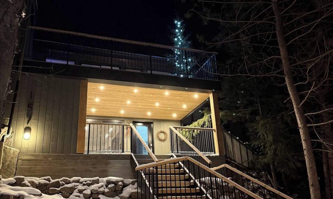 Mont-Tremblant Pedestrian Village Cottage | -Nansenhus -Ski In/Out -4 bedrooms -EV Charger -Fire place