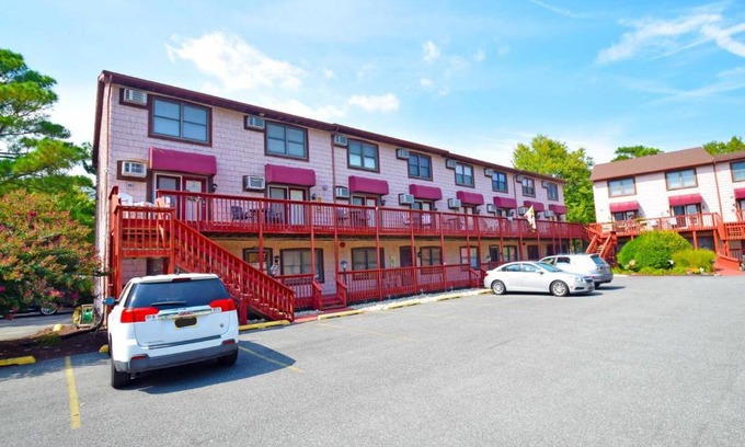 Caine Woods House | Nanticoke Square 207B townhouse