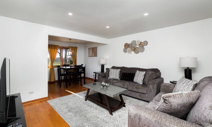 Fox Valley House | Naperville FHS Rental - Knoll Dr
