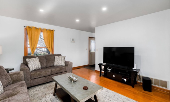 Fox Valley House | Naperville Rental- Knoll Dr