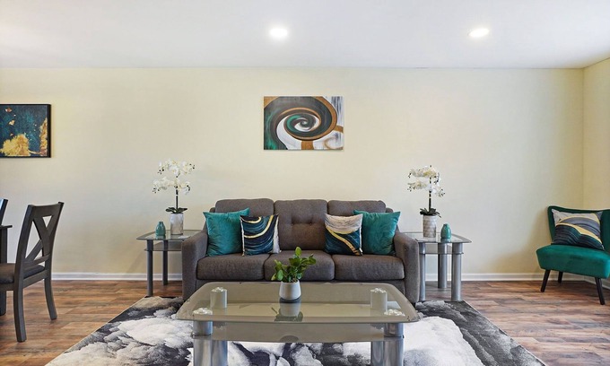 Fox Valley House | Naperville -Woodview Ct