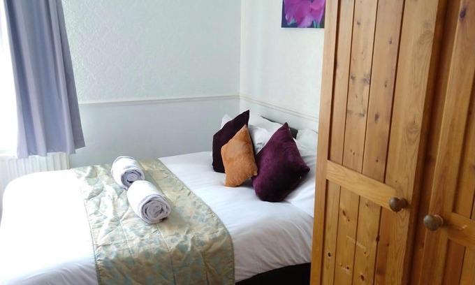 Stainburn House | Napier Town House - Self Catering - Guesthouse Style - Twin and Double Rooms