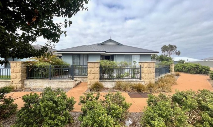 Kealy House | Napolean Holiday Retreat