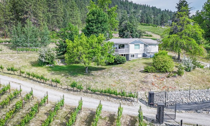 Okanagan-Similkameen Cottage | Naramata Countryside Cottage with View