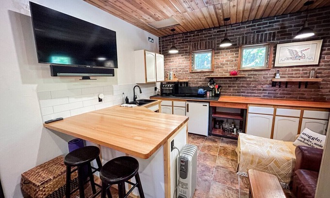 Okanagan-Similkameen Condo | Naramata Forest Retreat with Trail Access