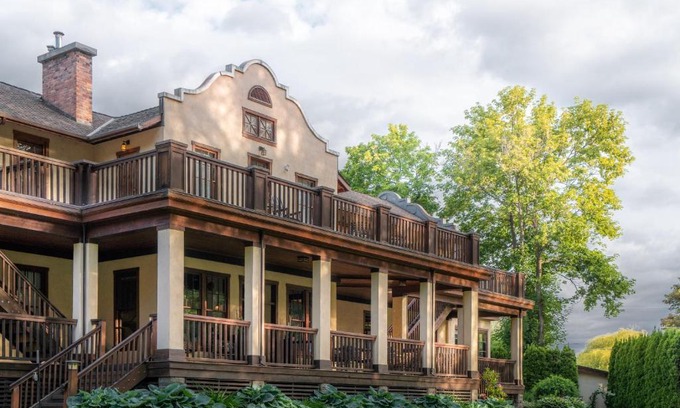 Okanagan-Similkameen Hotel | Naramata Inn