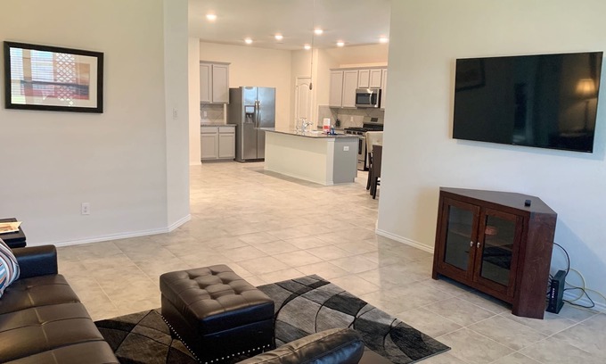 La Marque House | NASA, Keemah/ Galveston within 20 minutes sleeps 8