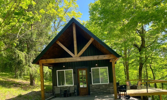 Clarkson Cabin | Nash’s cabin in Leitchfield that is Pet Friendly, WIFI, w/Creek.