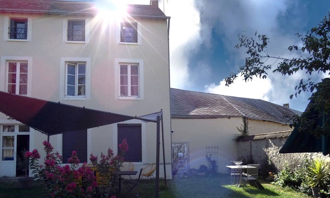 Janville Bed & Breakfast | Natural Retreat with King-Size Beds in Beauce, Near A10
