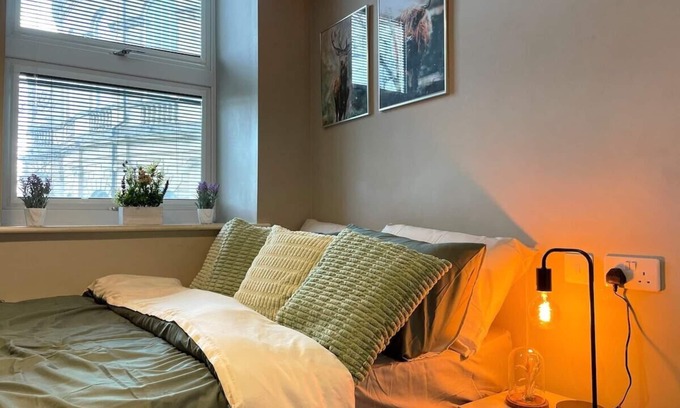Newcastle-upon-Tyne Apartment | Natural Studio by HNFC Stays