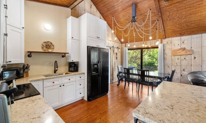 Cedar Key House | Nature at it's best with the room to explore it
