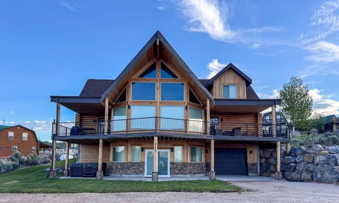 Sweetwater House | Nature Calls- New home, hot tub & Ideal Beach Pass