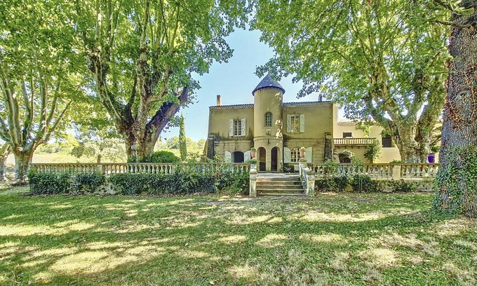 La Tour-d'Aigues House | Nature estate