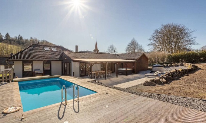 Hohenfels-Essingen Villa | Nature Retreat Pool, Hot Tub, Sauna, Hiking-caves