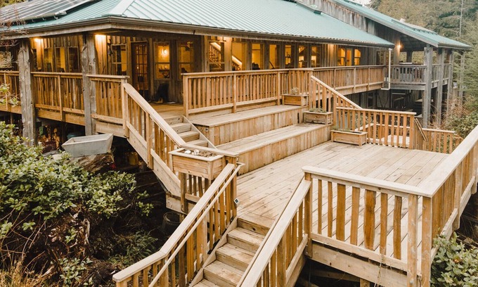 Alberni-Clayoquot Cabin | Nature retreat centre on Vargas Island