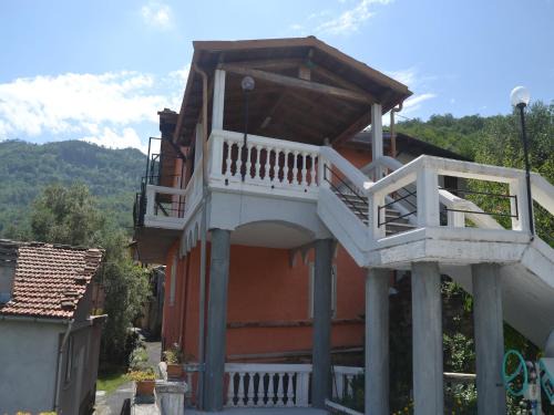 Costa House | Nature Retreat in Testico