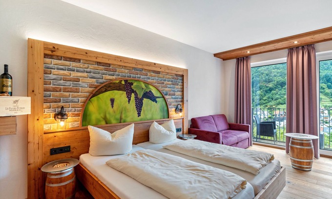 Buehlertal Apartment | Nature Room 'Weinliebe' with Balcony, Wi-Fi and Air Conditioning
