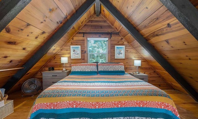 Golden Cabin | Nature's Nook - Fire Pit & Near Fishing & Golf