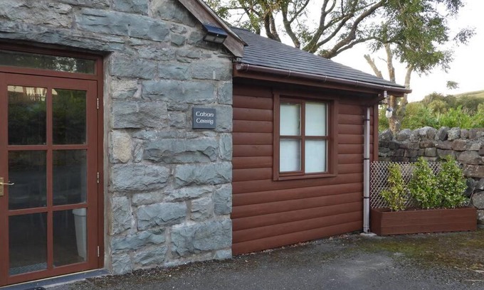 Bronaber House | Nature's Oasis: Pet-Friendly Snowdonia Cottage