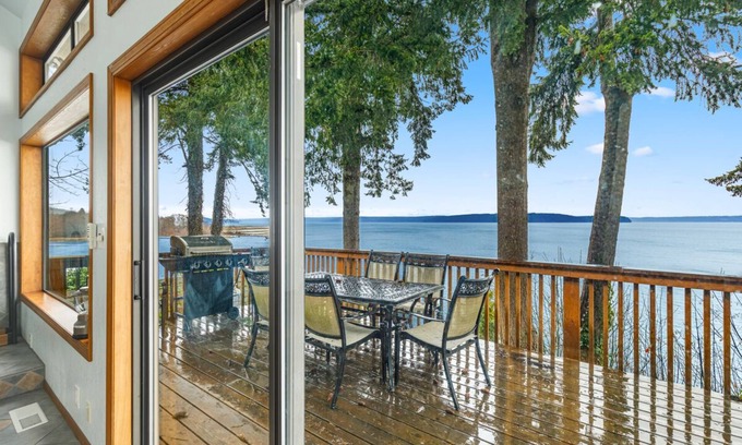 Brinnon House | Nature's Paradise Hood Canal 4 b/r sleeps 6 Waterfront Home w/NatGeo Views