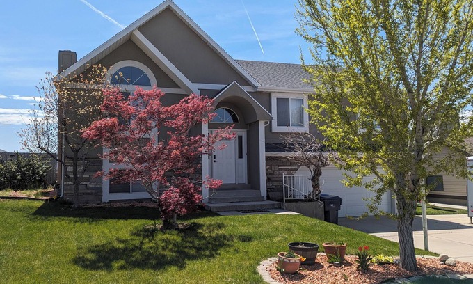 Sandy House | Nature's Playground for All Seasons. Near World Class Ski Resorts & Golf Courses