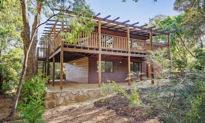 Eagle Bay House | Nature's Retreat Eagle Bay