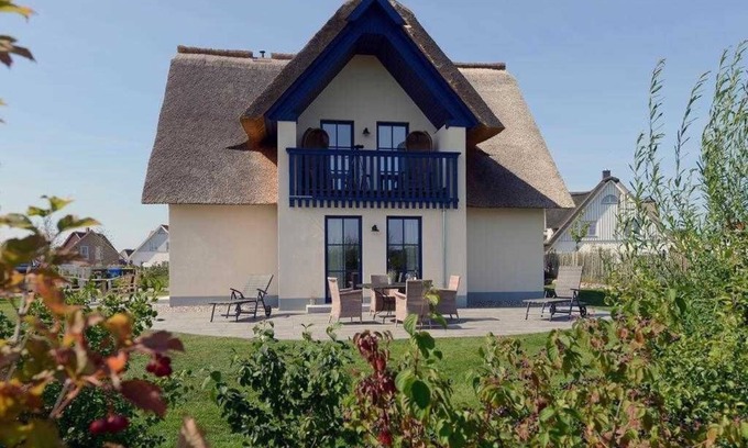 Gross Schwansee Apartment | Nausika's fleur de lis