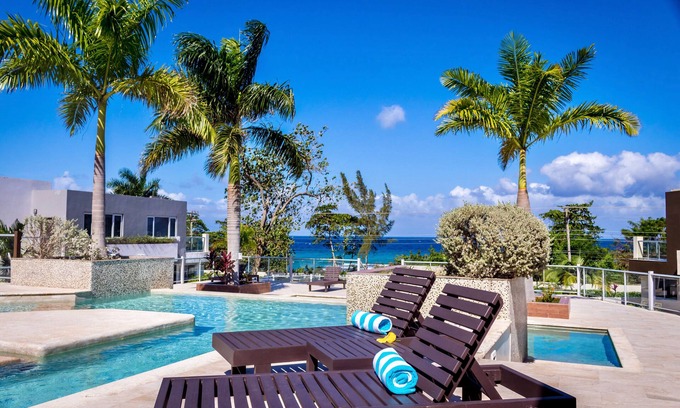 Reading House | Nautical Homes 3 Ocean Front/View, Free Wifi, A/C, Hot Tub, BBQ Grill. Balcony