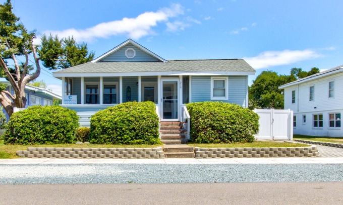 Carolina Beach House | ⚓Nautical Nook-Pet Friendly Cottage-Prime Location⚓