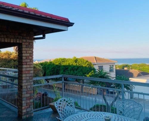 Bluewater Bay House | Nautilus Guesthouse