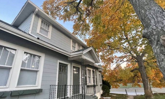 Hamilton House | Nauvoo Area Arts & Crafts Home Sleeps 18