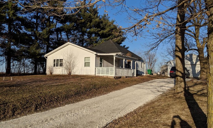 Niota Cottage | Nauvoo Country Cottage - Sleeps 12