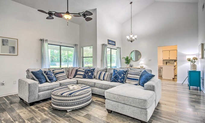 Navarre House | Navarre Home w/Game Area + Screened-In Porch