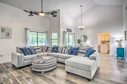 Navarre House | Navarre Home with Game Area and Screened-In Porch