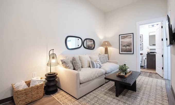 Highfill Apartment | Navigator - 5 mi to XNA - 15 mi to DT Bentonville