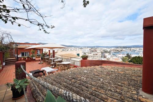 Ibiza City Centre Apartment | Navila Estudio en la piscina